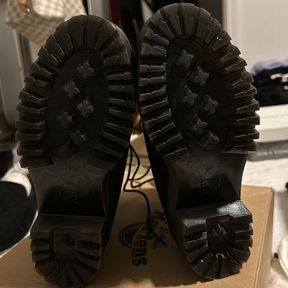 DR. MARTENS
Black Shriver Hi Ankle Boots is size 6 fits 7.5 - Picture 6 of 6